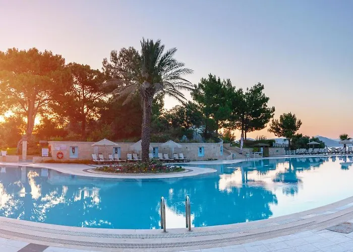 X Life 15 - Adult Hotel