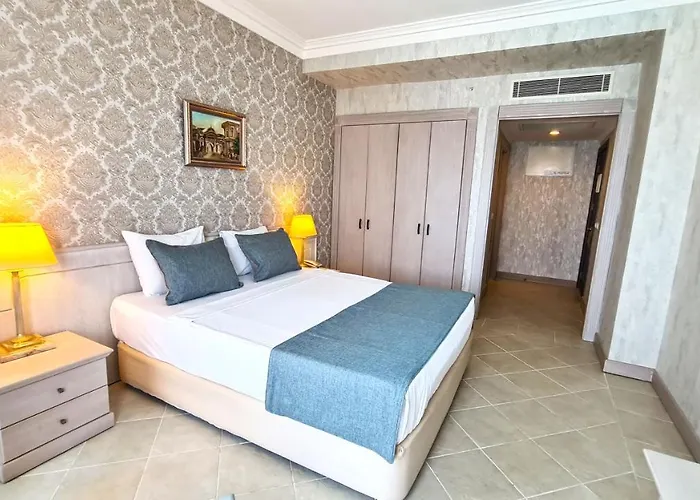 X Life 15 - Adult Hotel