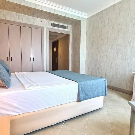 X Life 15 - Adult Hotel 5*