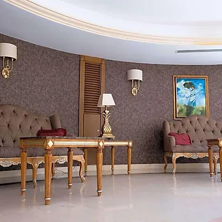 X Life 15 - Adult فندق سَريغيرمه